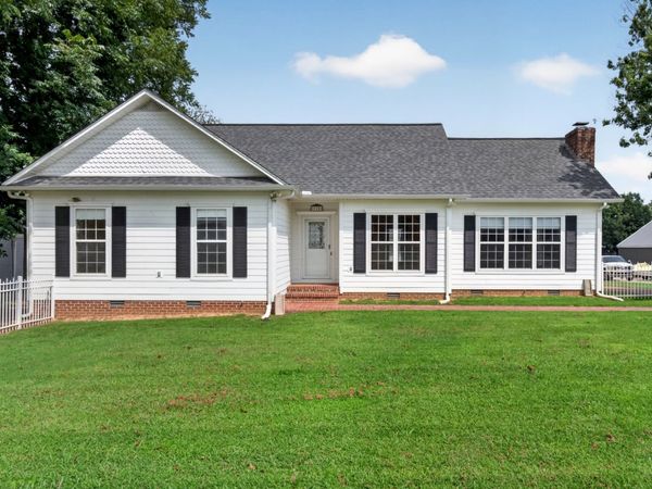 712 S College St , Smithville, TN 37166