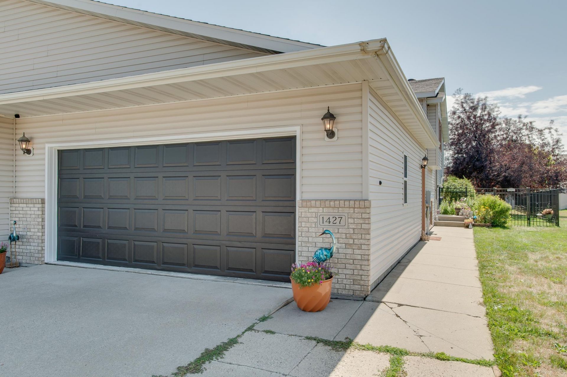 1427 Suntree Drive  primary photo