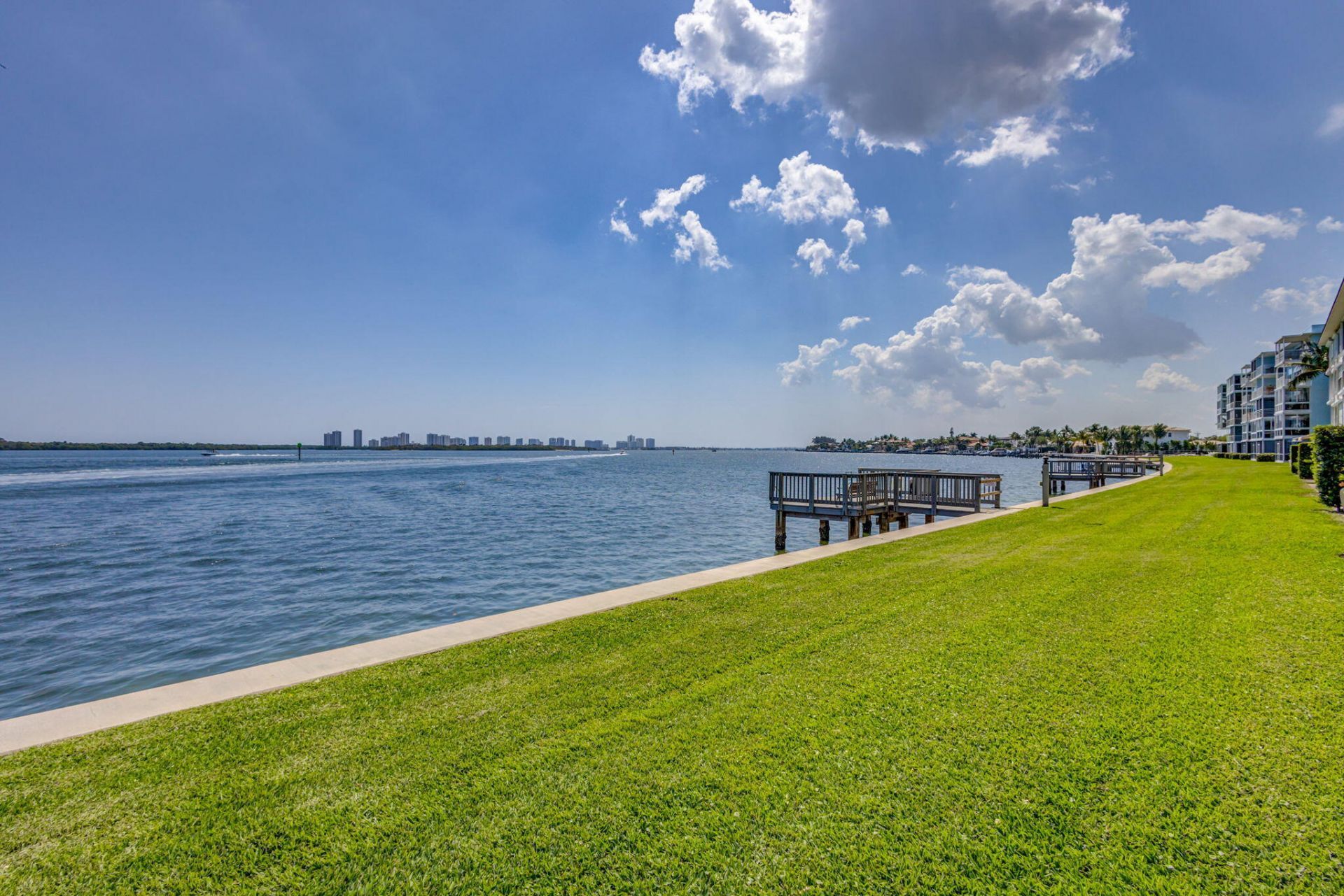 52 Yacht Club Drive, Unit 305, North Palm Beach, FL 33408 Photo