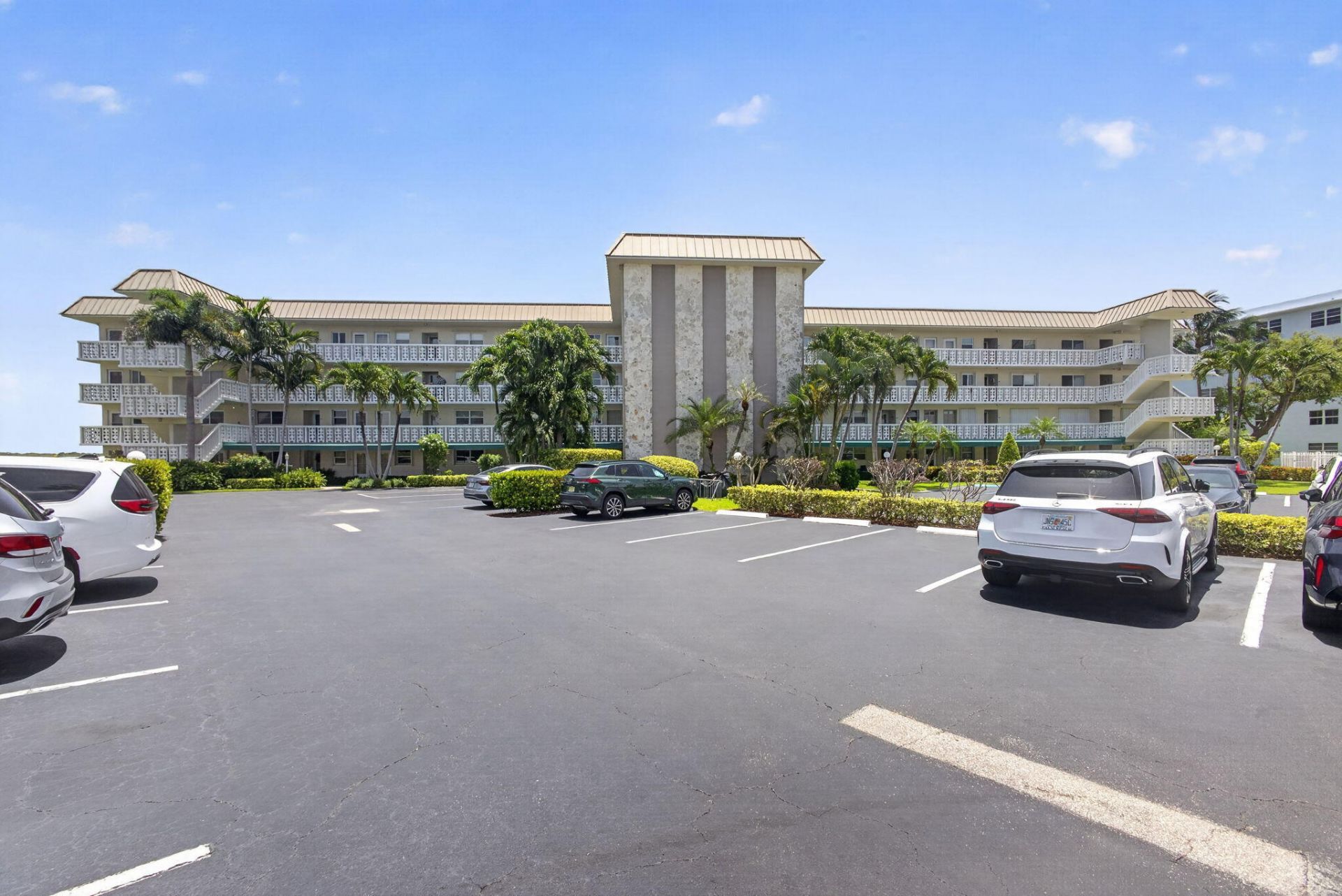 52 Yacht Club Drive, Unit 305, North Palm Beach, FL 33408 Photo