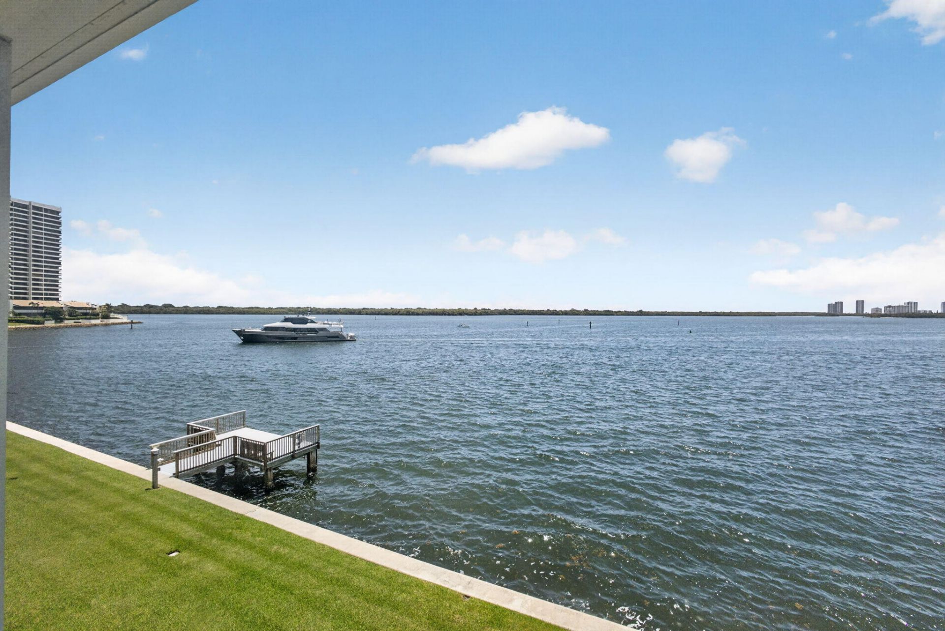 52 Yacht Club Drive, Unit 305, North Palm Beach, FL 33408 Photo