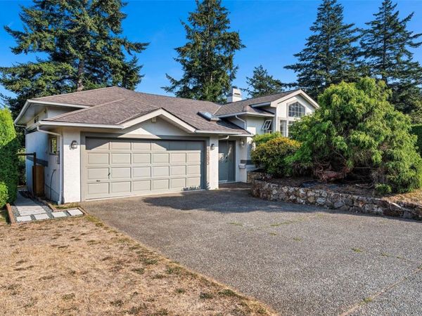 4205 Wakefield Pl , Saanich, BC V8N 6E6