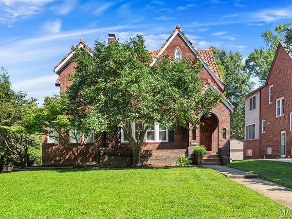 7279 Forsyth Boulevard, University City, MO 63105