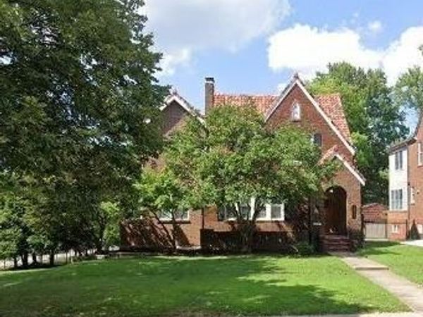 7279 Forsyth Boulevard , University City, MO 63105