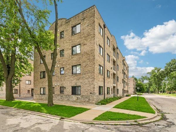 7335 OAKWOOD Avenue, Unit 2F, Lyons, IL 60534