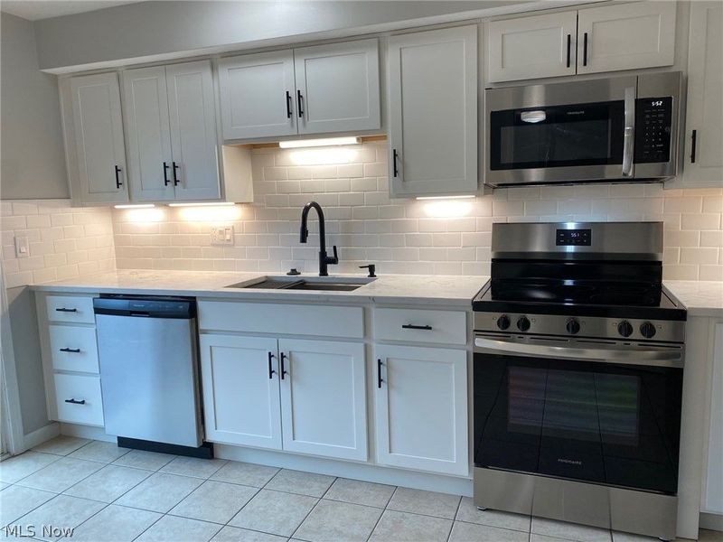 2581 Shakespeare Lane, Avon, OH 44011 Photo 6
