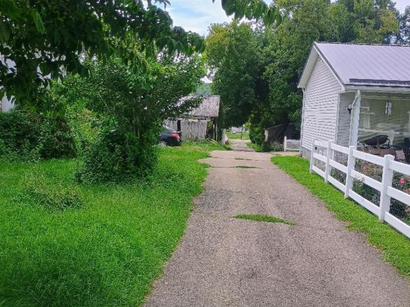 200 E 8th Street, Manchester, OH 45144 Photo 6