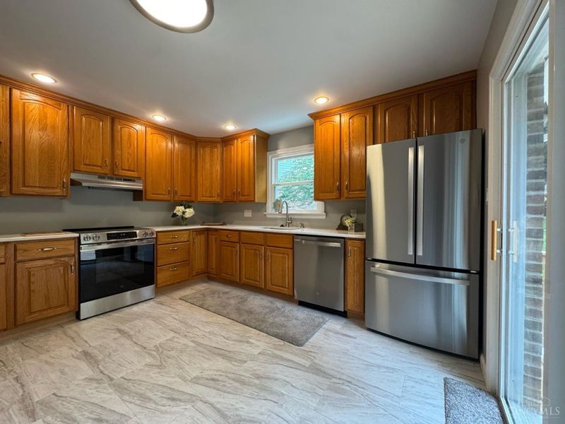 5569 Goldcrest Drive, Green Township, OH 45238 Photo 13