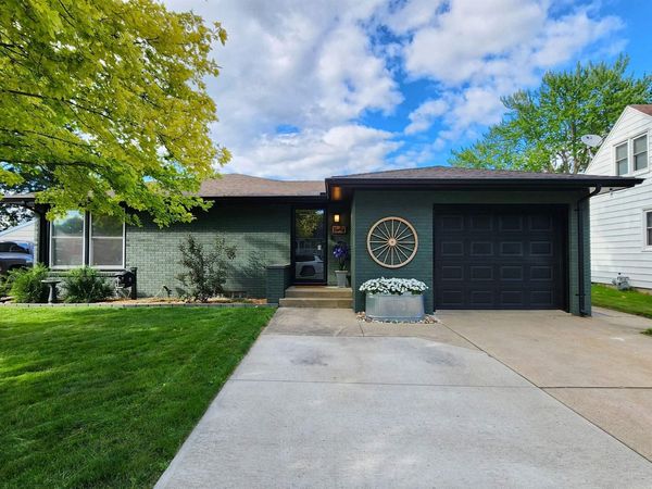 40 Mission Drive, Mason City, IA 50401