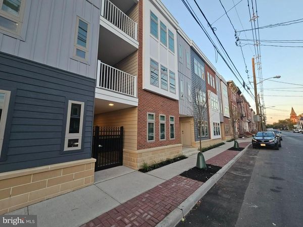200 HAMILTON AVENUE, Unit 214, TRENTON, NJ 08609