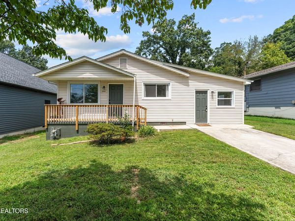 2705 Spencer St, Knoxville, TN 37917