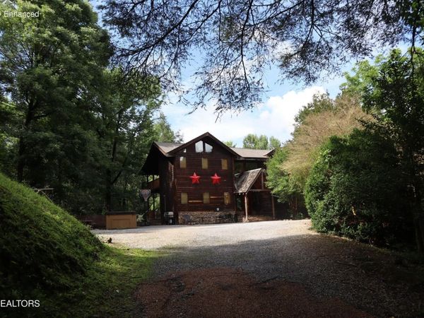 402 Laurel Ave , Gatlinburg, TN 37738