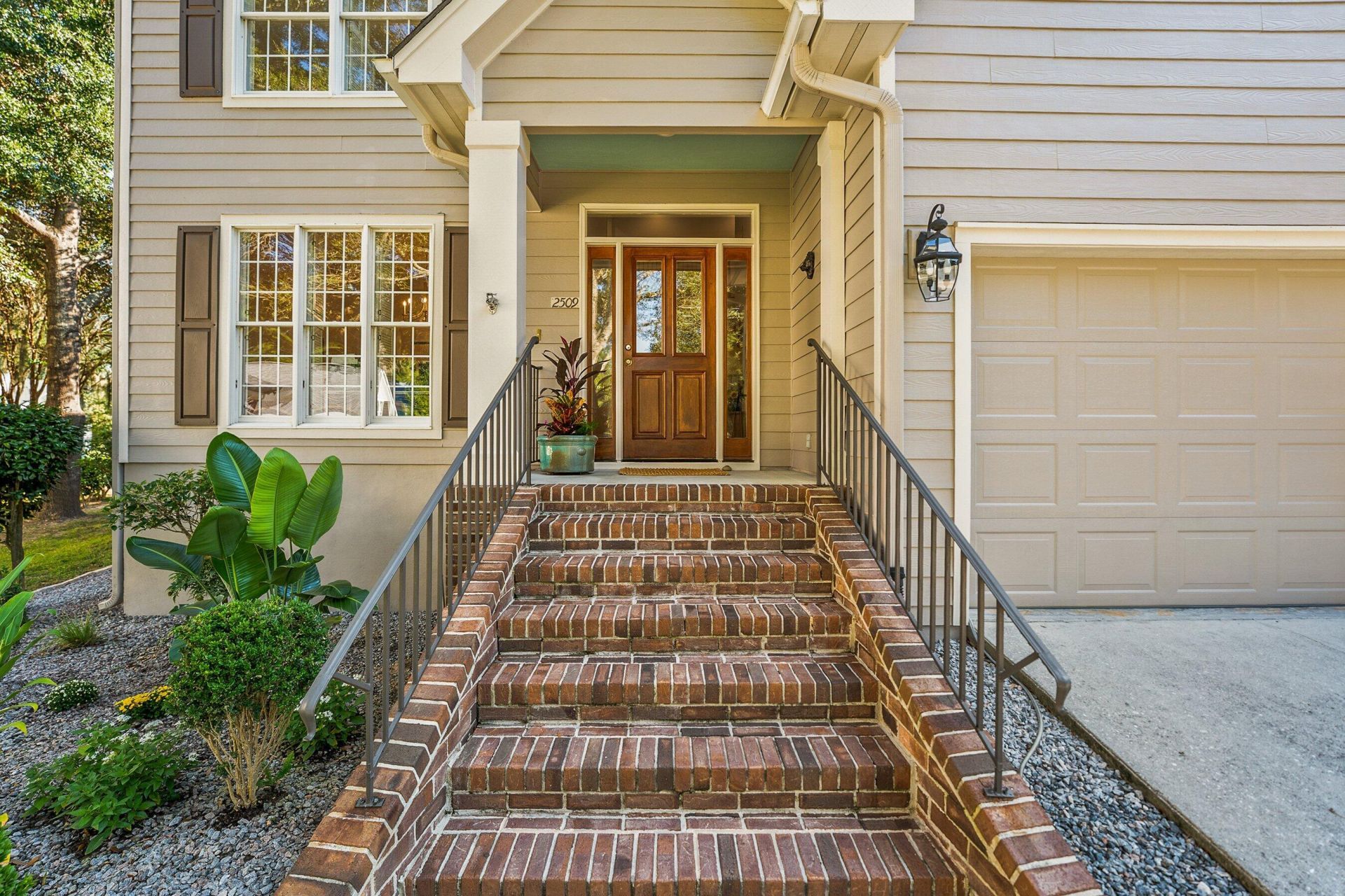 2509 Brighton Lane Photo 3