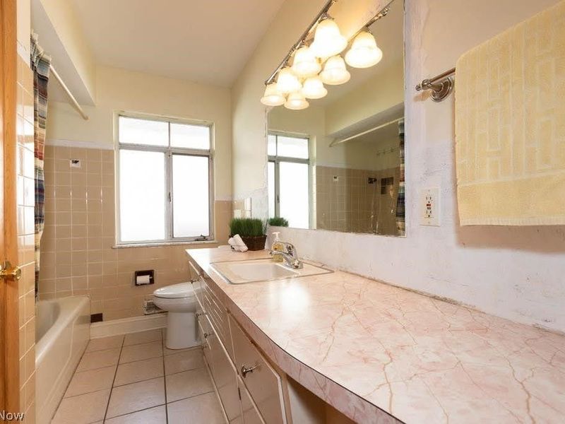 6311 Thornton Drive, Parma, OH 44129 Photo 9