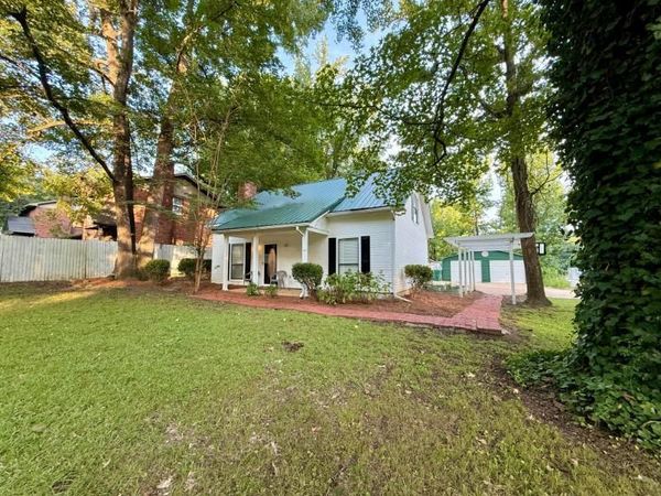 1588 Shands Dr., Tupelo, MS 38804