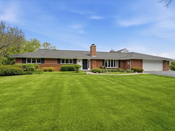 520 W Merri Oaks Road , Barrington Hills, IL 60010