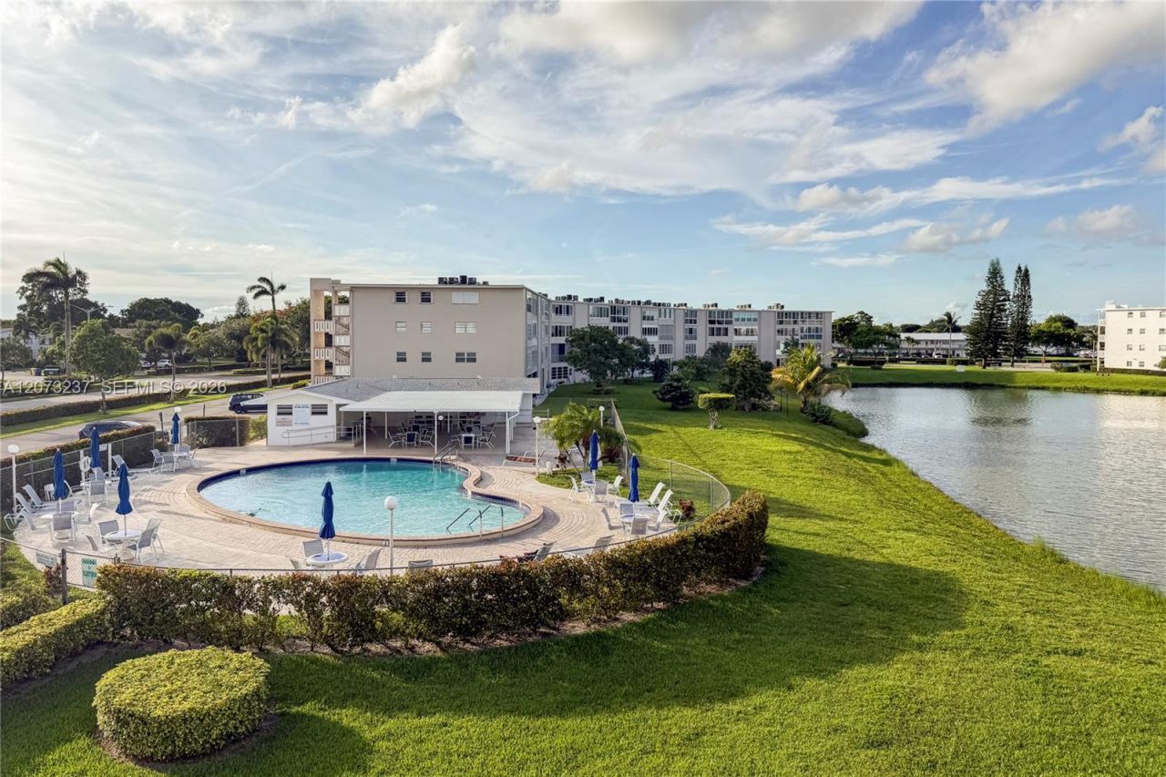 382 Wellington K , Unit 382, West Palm Beach, FL 33417 Photo