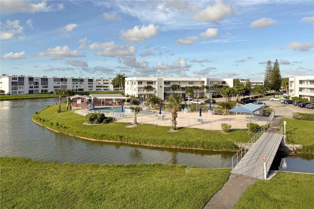 382 Wellington K , Unit 382, West Palm Beach, FL 33417 Photo