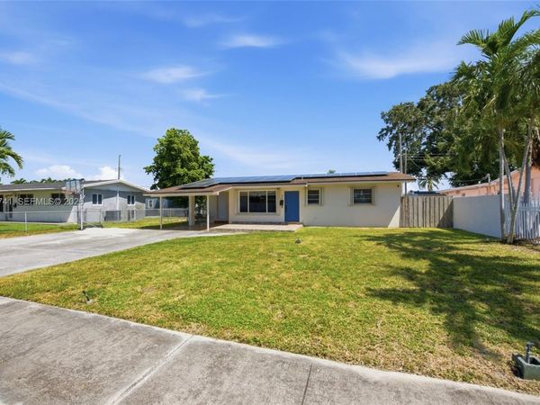 681 W 55th Pl , Hialeah, FL 33012