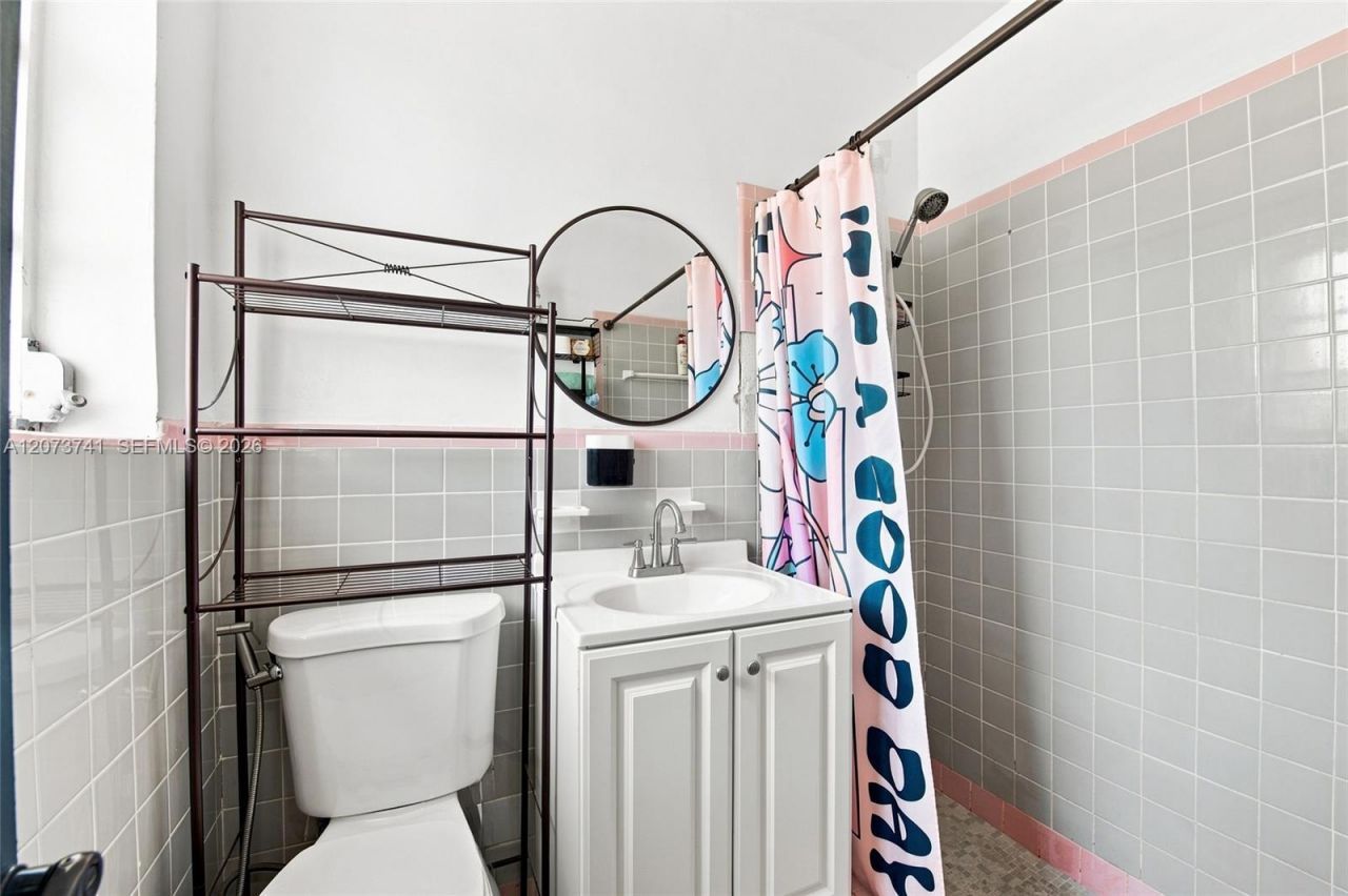 681 W 55th Pl , Hialeah, FL 33012 Photo