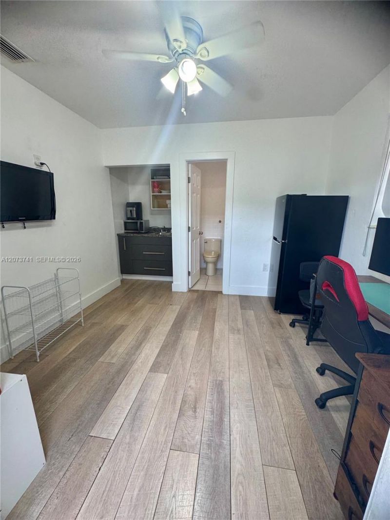 681 W 55th Pl , Hialeah, FL 33012 Photo