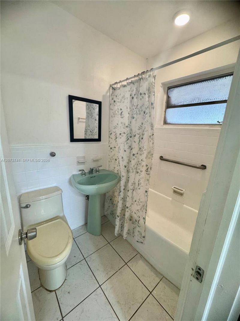 681 W 55th Pl , Hialeah, FL 33012 Photo