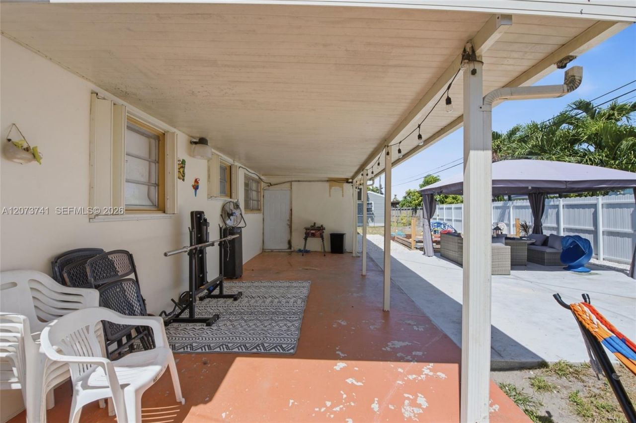 681 W 55th Pl , Hialeah, FL 33012 Photo