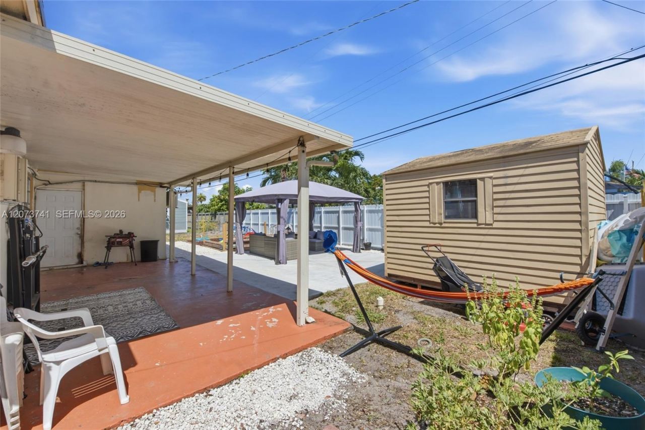 681 W 55th Pl , Hialeah, FL 33012 Photo