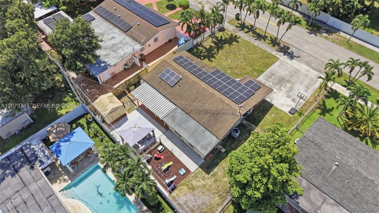 681 W 55th Pl , Hialeah, FL 33012 Photo