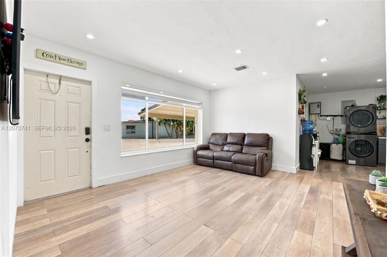 681 W 55th Pl , Hialeah, FL 33012 Photo
