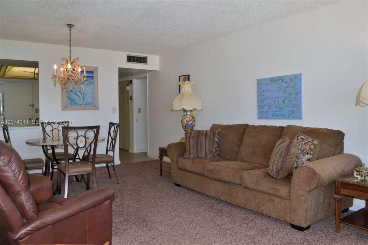 1351 NE Miami Gardens Dr , Unit PH3E, Miami, FL 33179 Photo