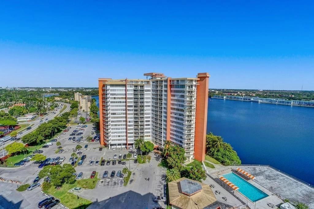 1351 NE Miami Gardens Dr , Unit PH3E, Miami, FL 33179 Photo