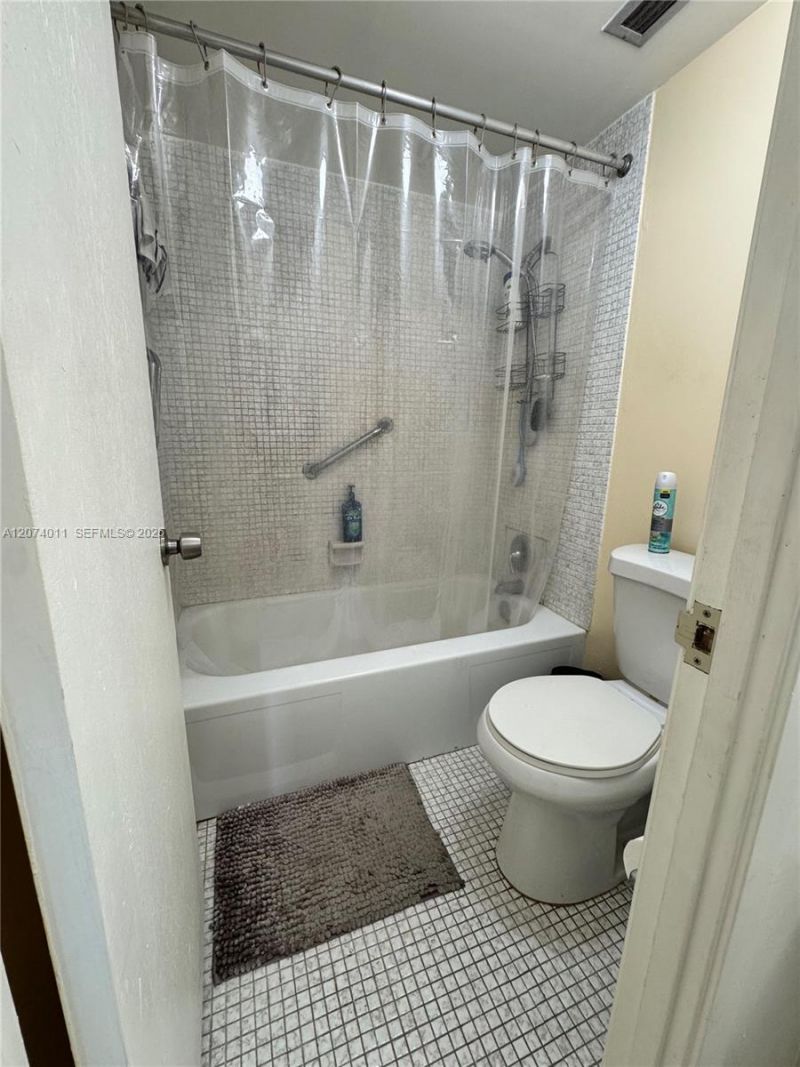 1351 NE Miami Gardens Dr, Unit PH3E, Miami, FL 33179 Photo
