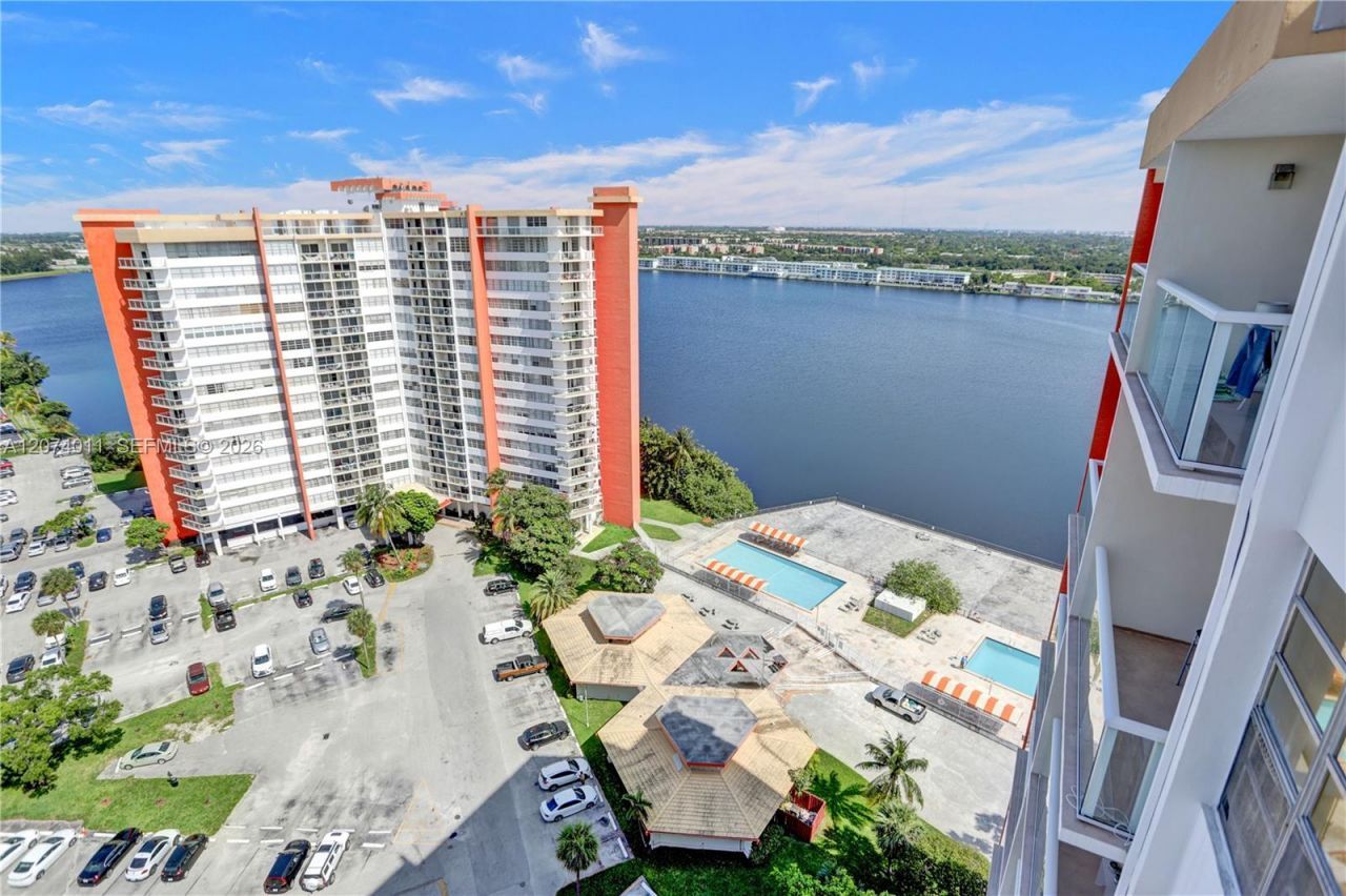 1351 NE Miami Gardens Dr , Unit PH3E, Miami, FL 33179 Photo