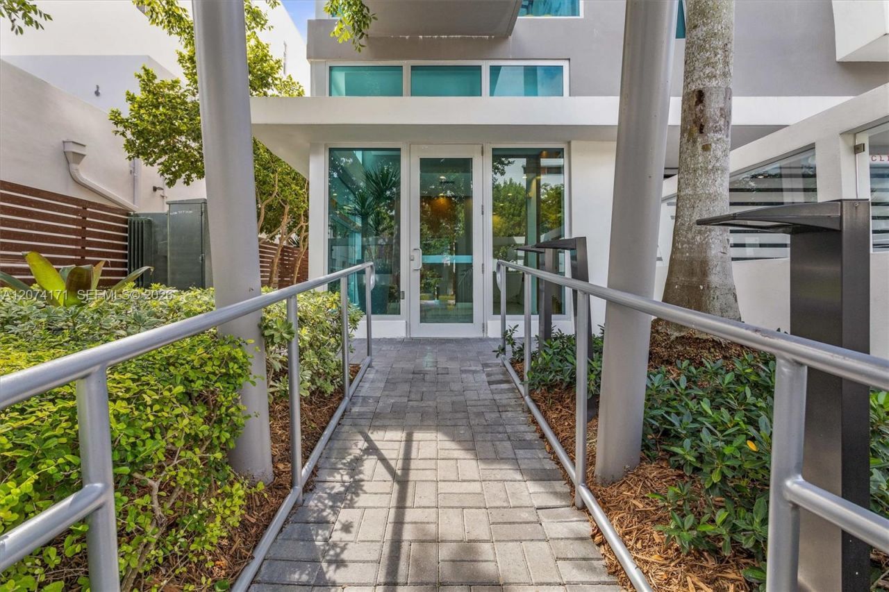 1150 101st St , Unit 702, Bay Harbor Islands, FL 33154 Photo