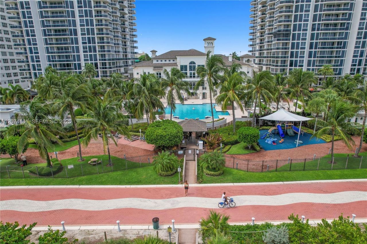4775 Collins Ave , Unit 2208, Miami Beach, FL 33140 Photo