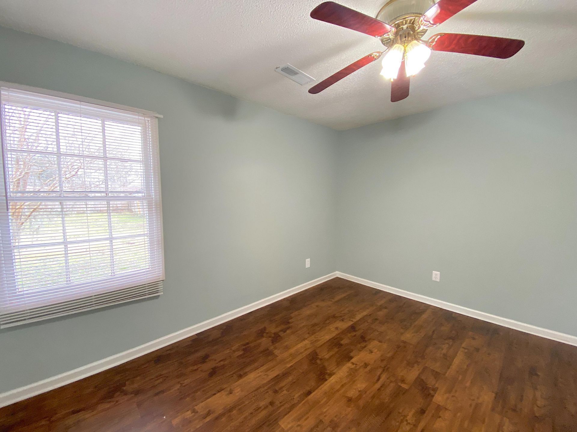 109 Red Cedar Drive Photo 9