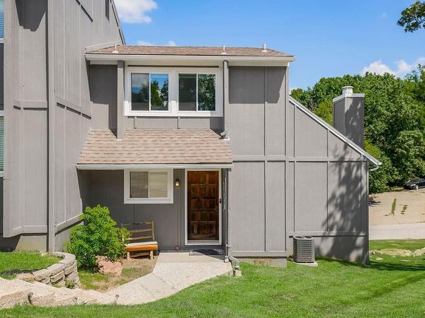 1028 NW 70th Court, Kansas City, MO 64118