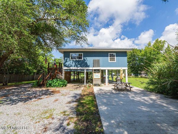 811 View Street, Waveland, MS 39576