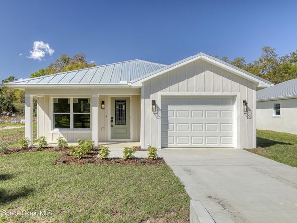 5812 Hammock Street , Mims, FL 32754