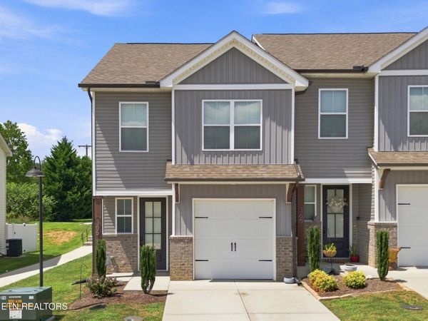 355 Harper Village Way , Lenoir City, TN 37771