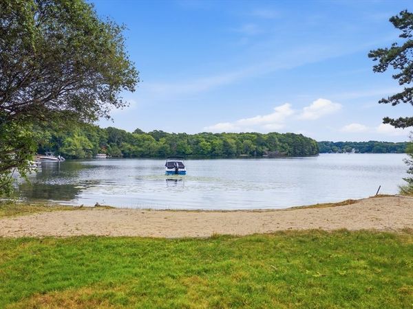 79 Pond Cir, Mashpee, MA 02649