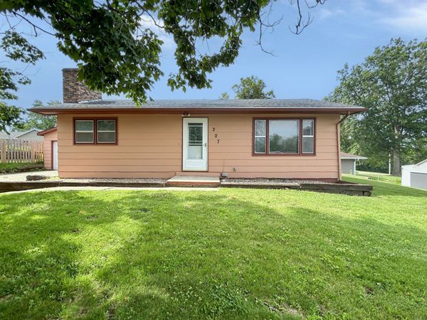 207 W 4th Avenue , Indianola, IA 50125