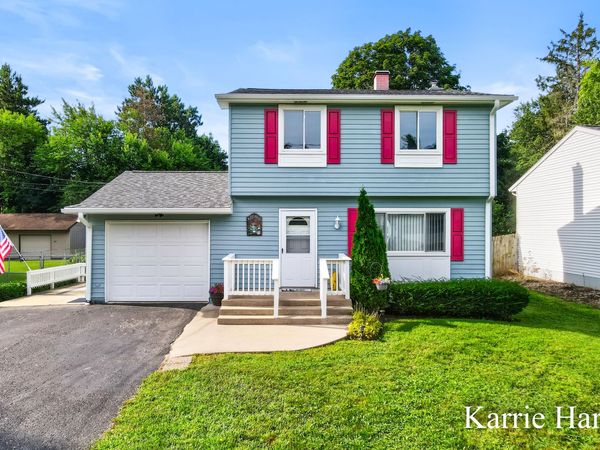 917 E Evergreen Street, Greenville, MI 48838