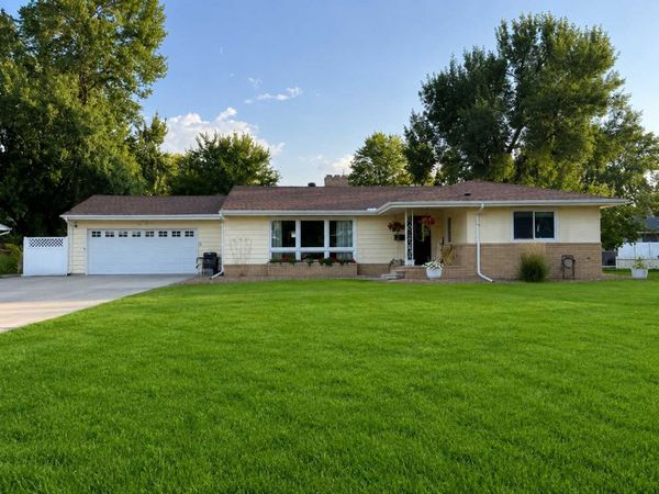 857 3rd Street N, Wahpeton, ND 58075