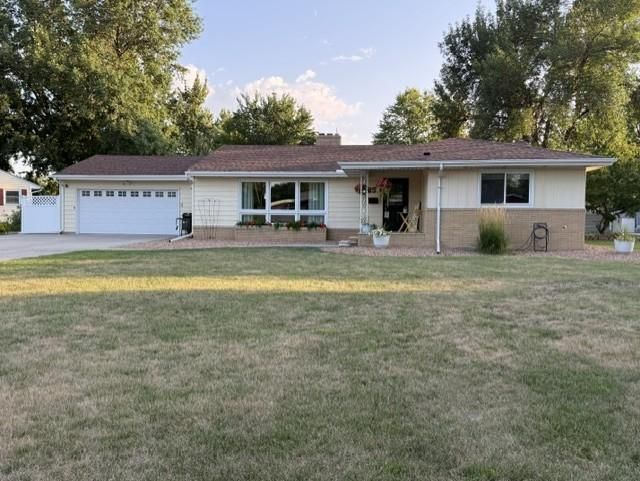 857 3rd Street N primary photo