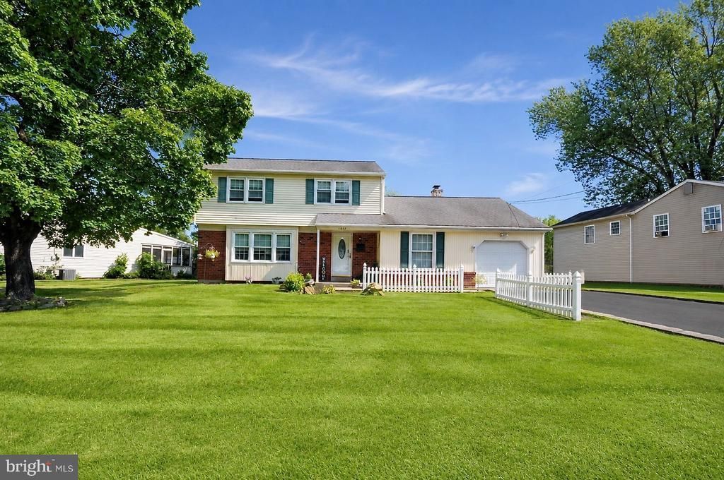 1091 LOG COLLEGE DRIVE, WARMINSTER, PA 18974