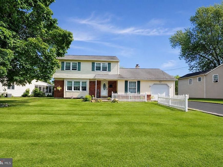 1091 Log College Drive, Warminster, PA 18974 Main Photo