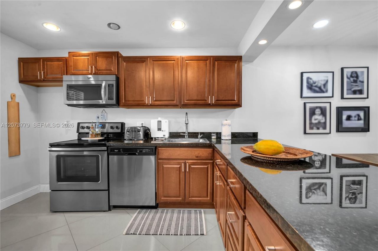 7956 Eastlake Dr , Unit F, Boca Raton, FL 33433 Photo