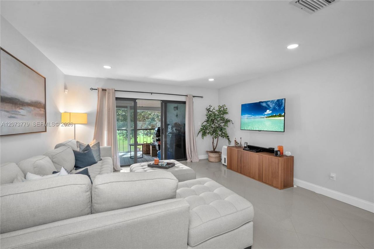 7956 Eastlake Dr , Unit F, Boca Raton, FL 33433 Photo